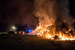 Weiterlesen: 100 Rundballen brennen in Oldershausen